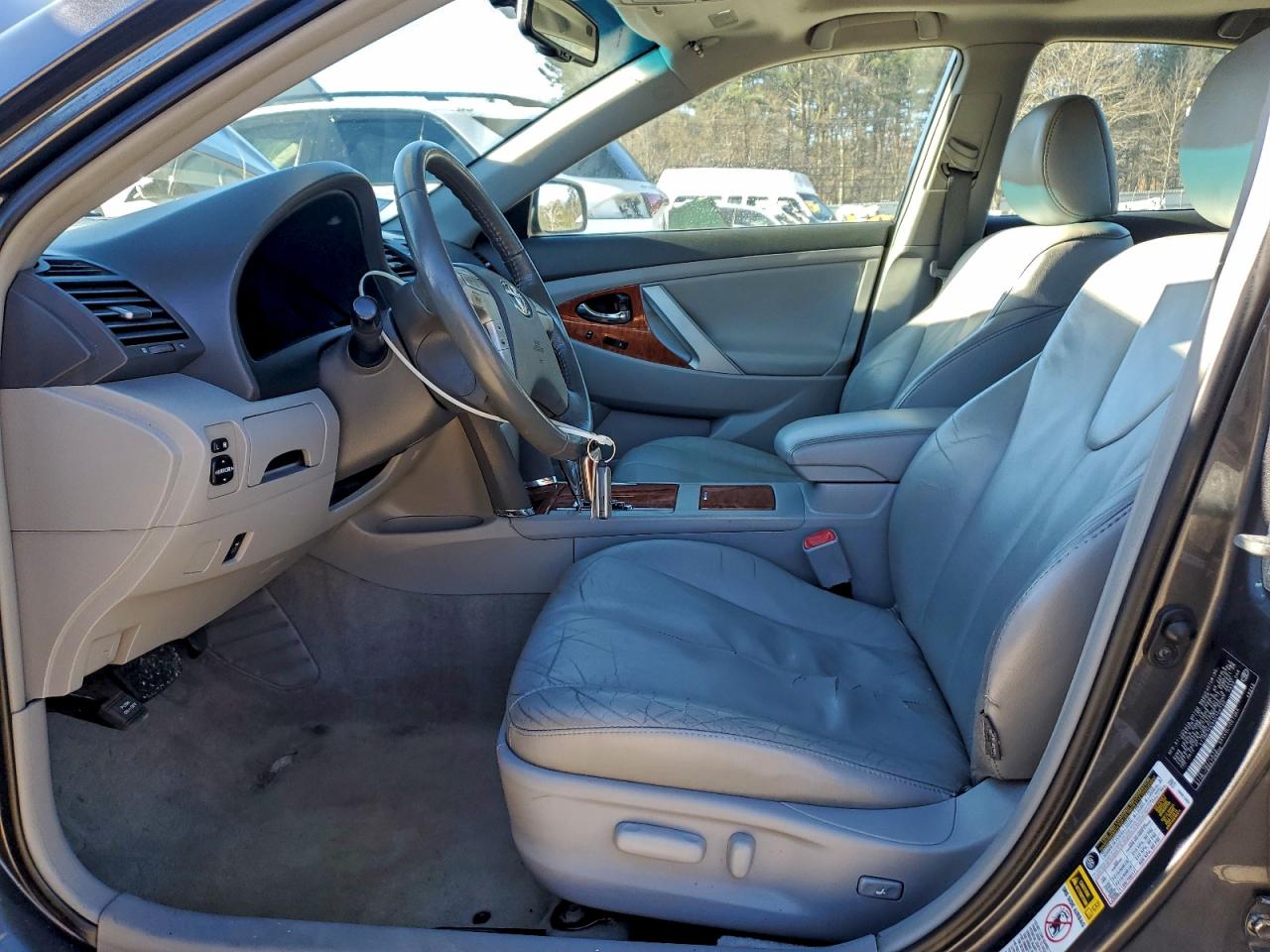 2010 TOYOTA CAMRY SE photo 7
