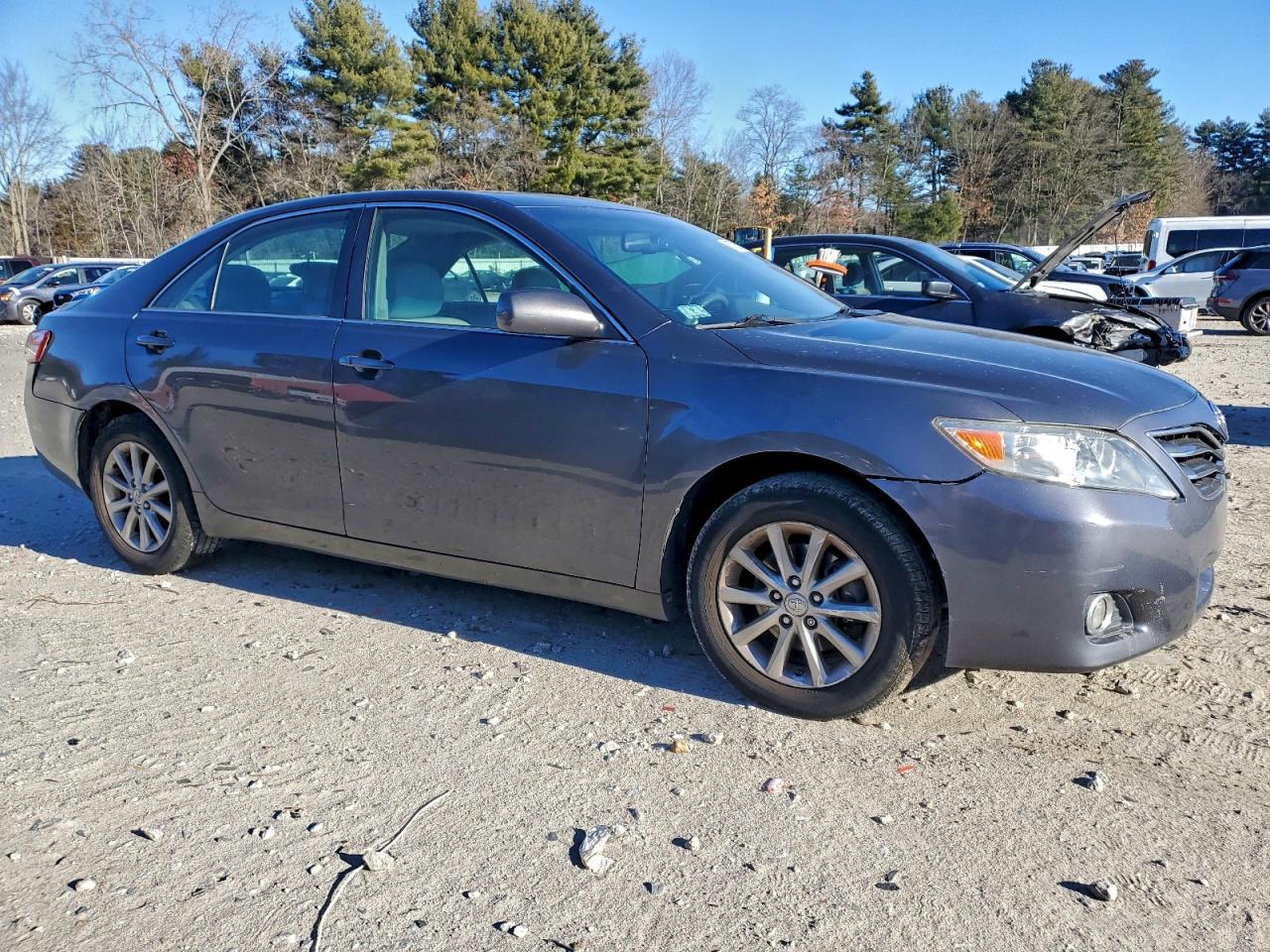 2010 TOYOTA CAMRY SE photo 4