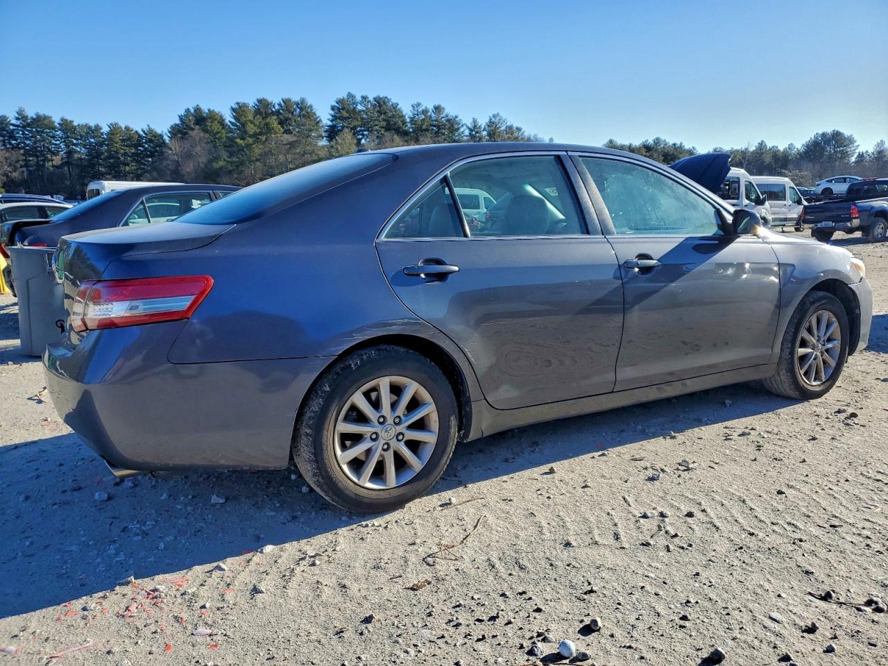 2010 TOYOTA CAMRY SE photo 3