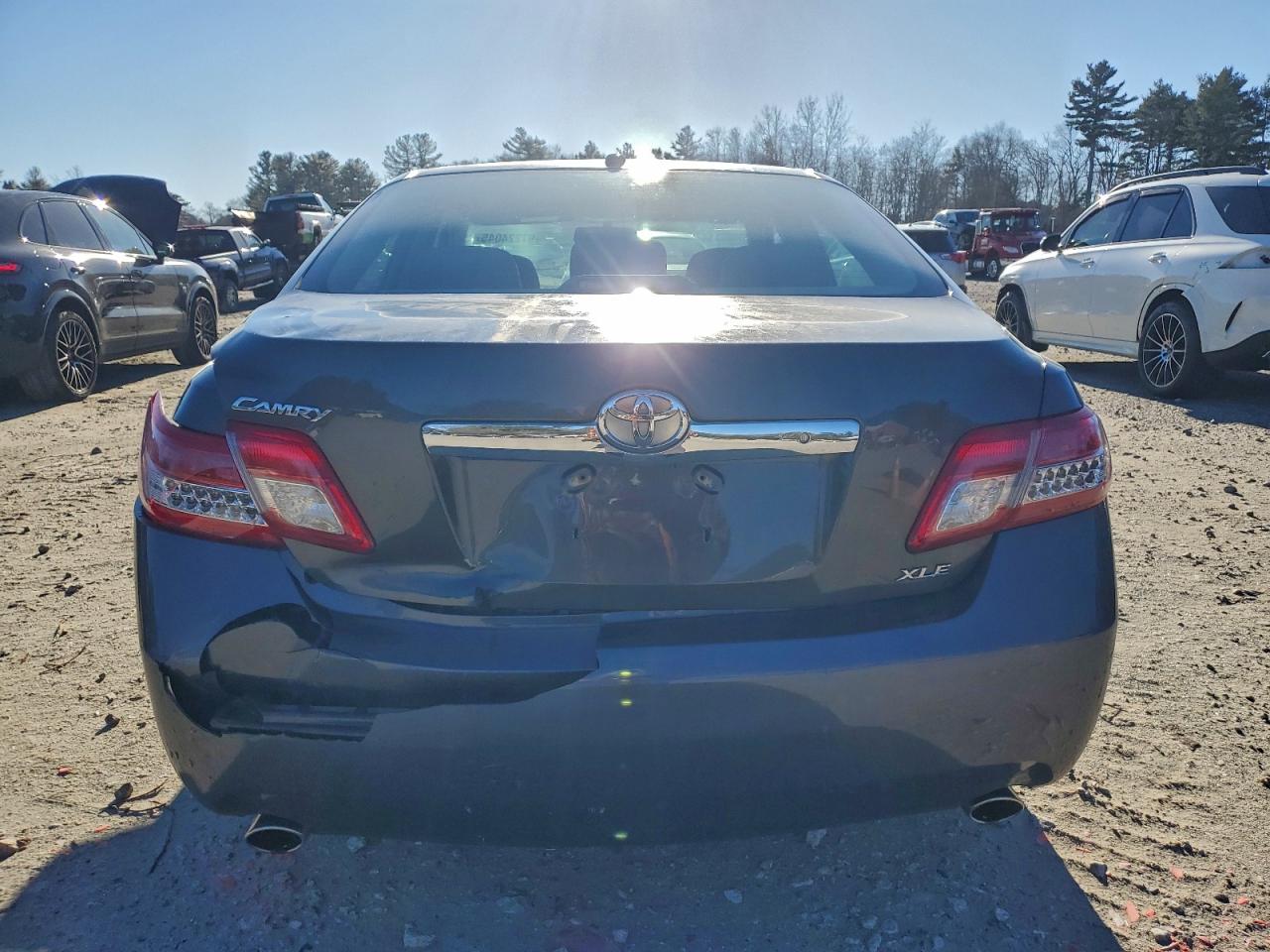 2010 TOYOTA CAMRY SE photo 6