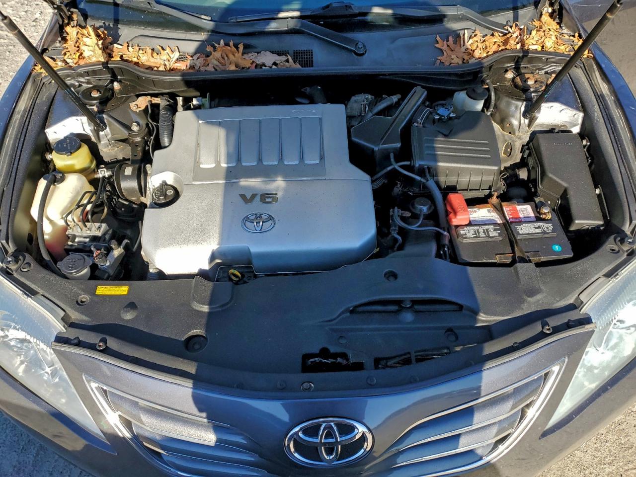 2010 TOYOTA CAMRY SE photo 11