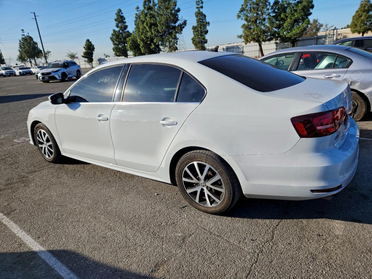 2017 VOLKSWAGEN JETTA SE photo 2