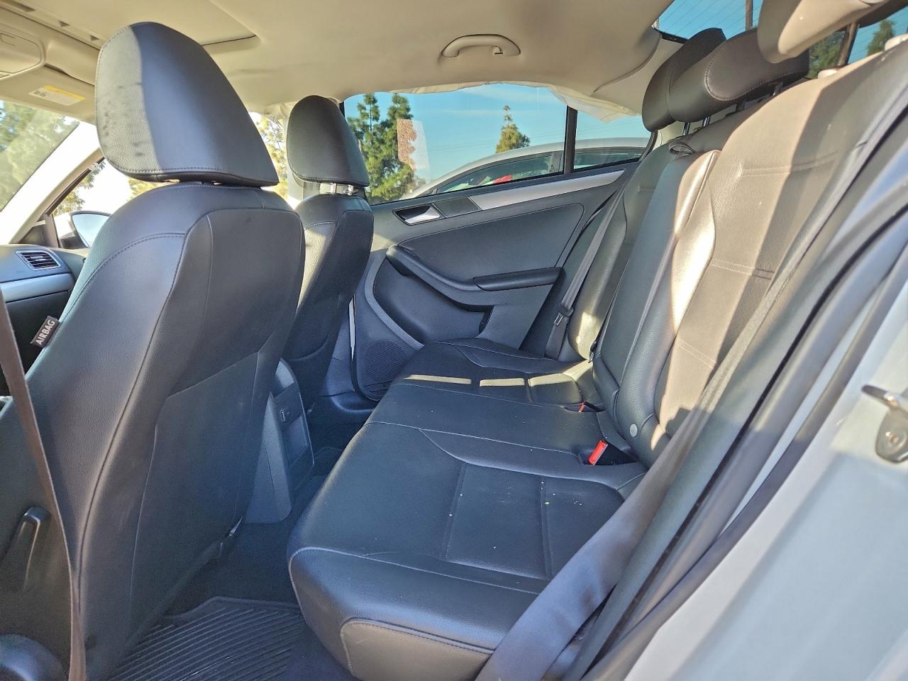 2017 VOLKSWAGEN JETTA SE photo 10