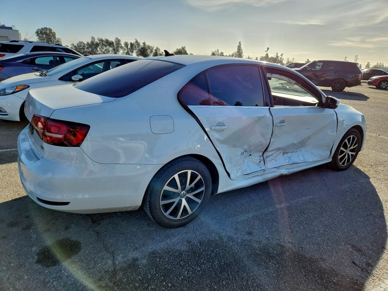 2017 VOLKSWAGEN JETTA SE photo 3