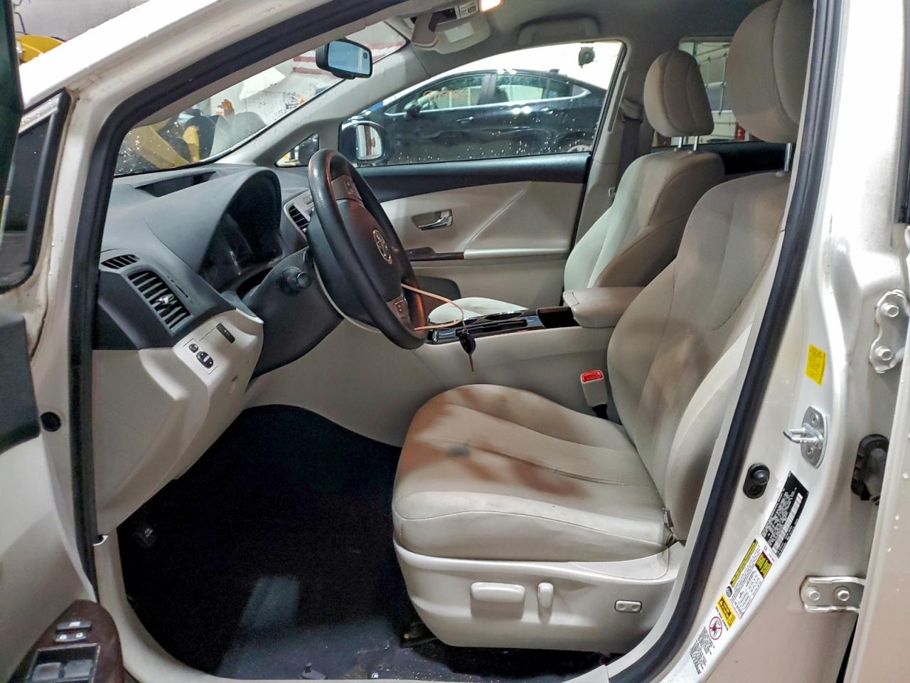 2010 TOYOTA VENZA photo 7
