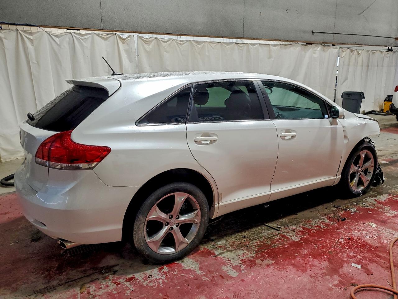 2010 TOYOTA VENZA photo 3