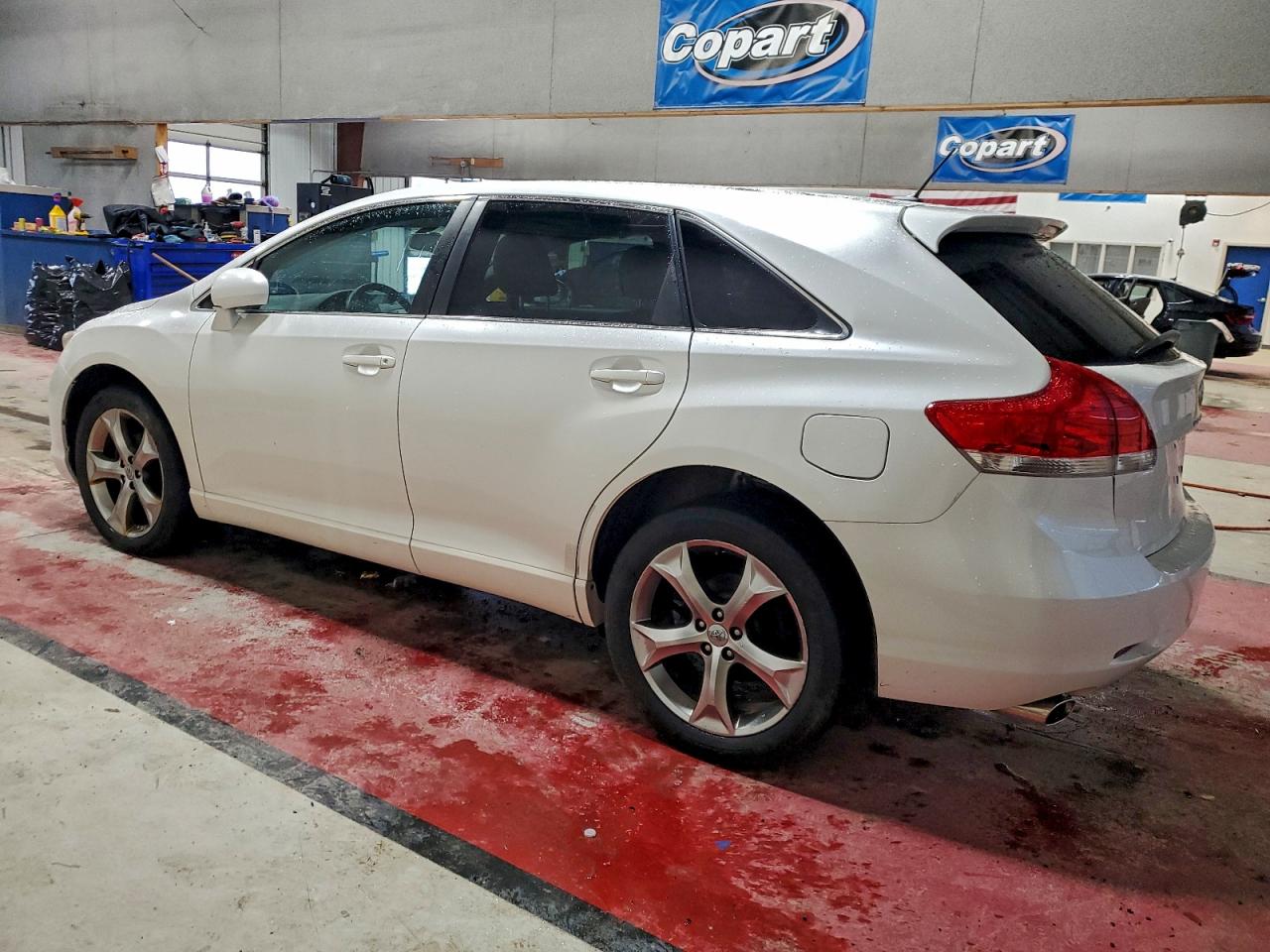 2010 TOYOTA VENZA photo 2