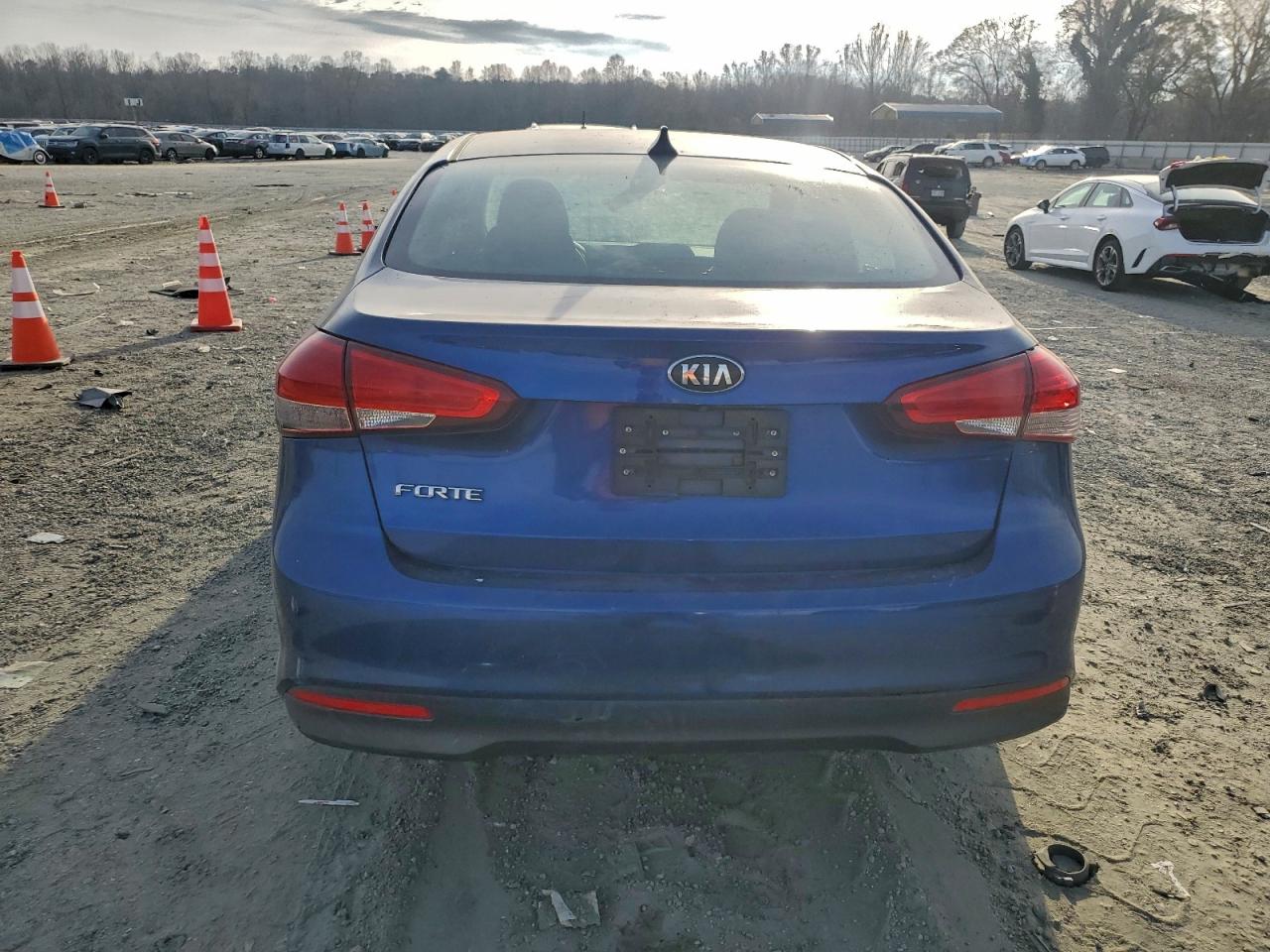 2017 KIA FORTE LX photo 16