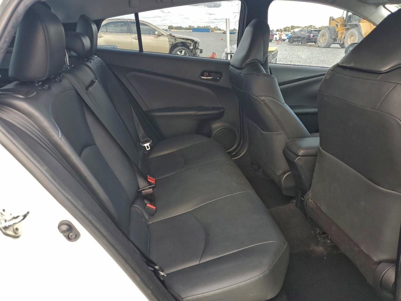 2018 TOYOTA PRIUS photo 28