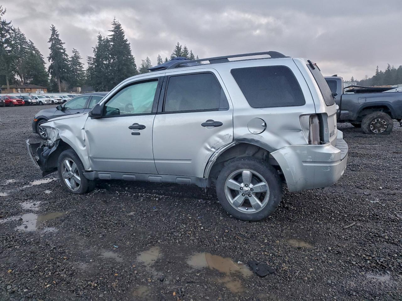 2012 FORD ESCAPE XLT photo 2