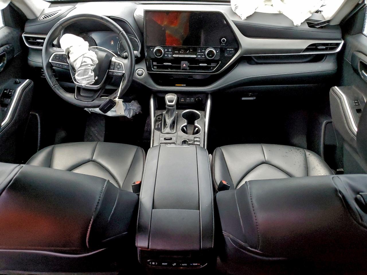 2024 TOYOTA HIGHLANDER LE photo 8