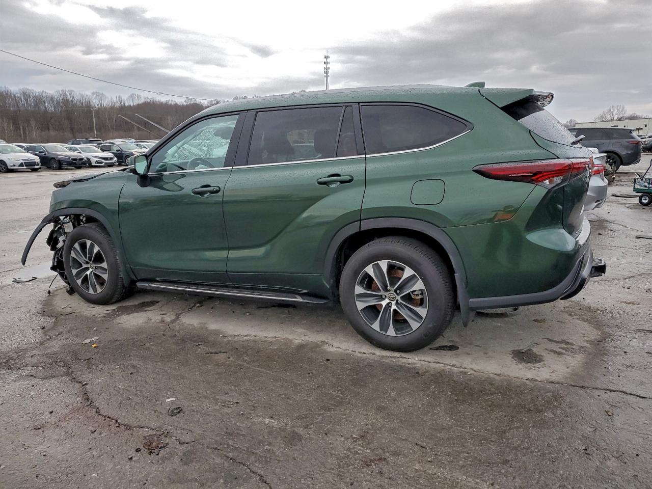 2024 TOYOTA HIGHLANDER LE photo 2