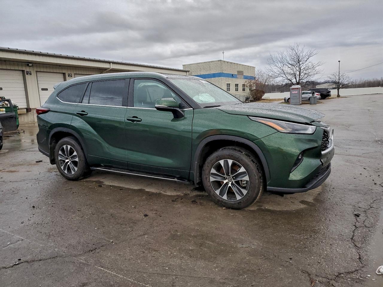 2024 TOYOTA HIGHLANDER LE photo 4