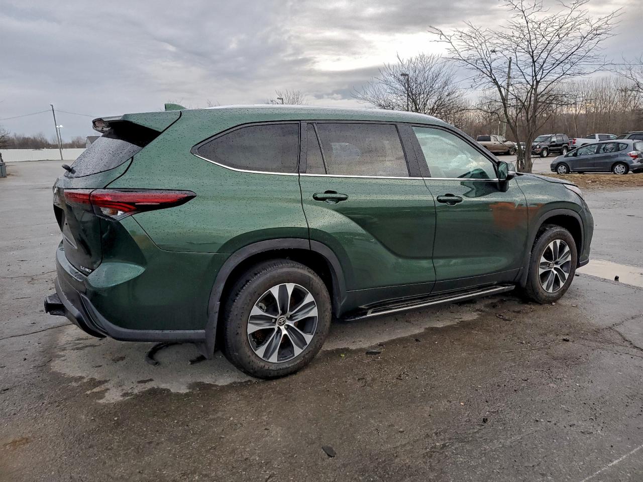2024 TOYOTA HIGHLANDER LE photo 3