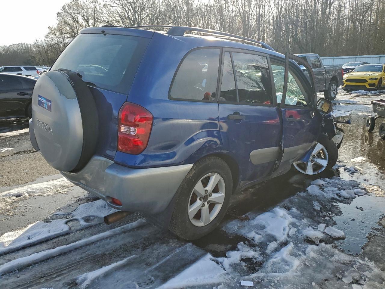 2004 TOYOTA RAV4 photo 3