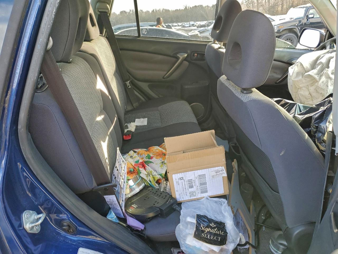 2004 TOYOTA RAV4 photo 11
