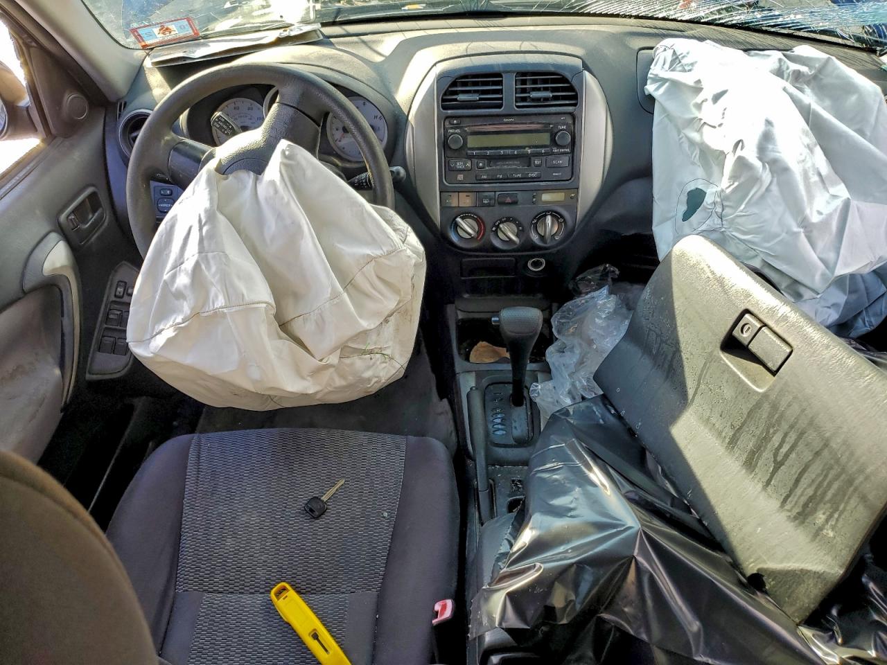 2004 TOYOTA RAV4 photo 8