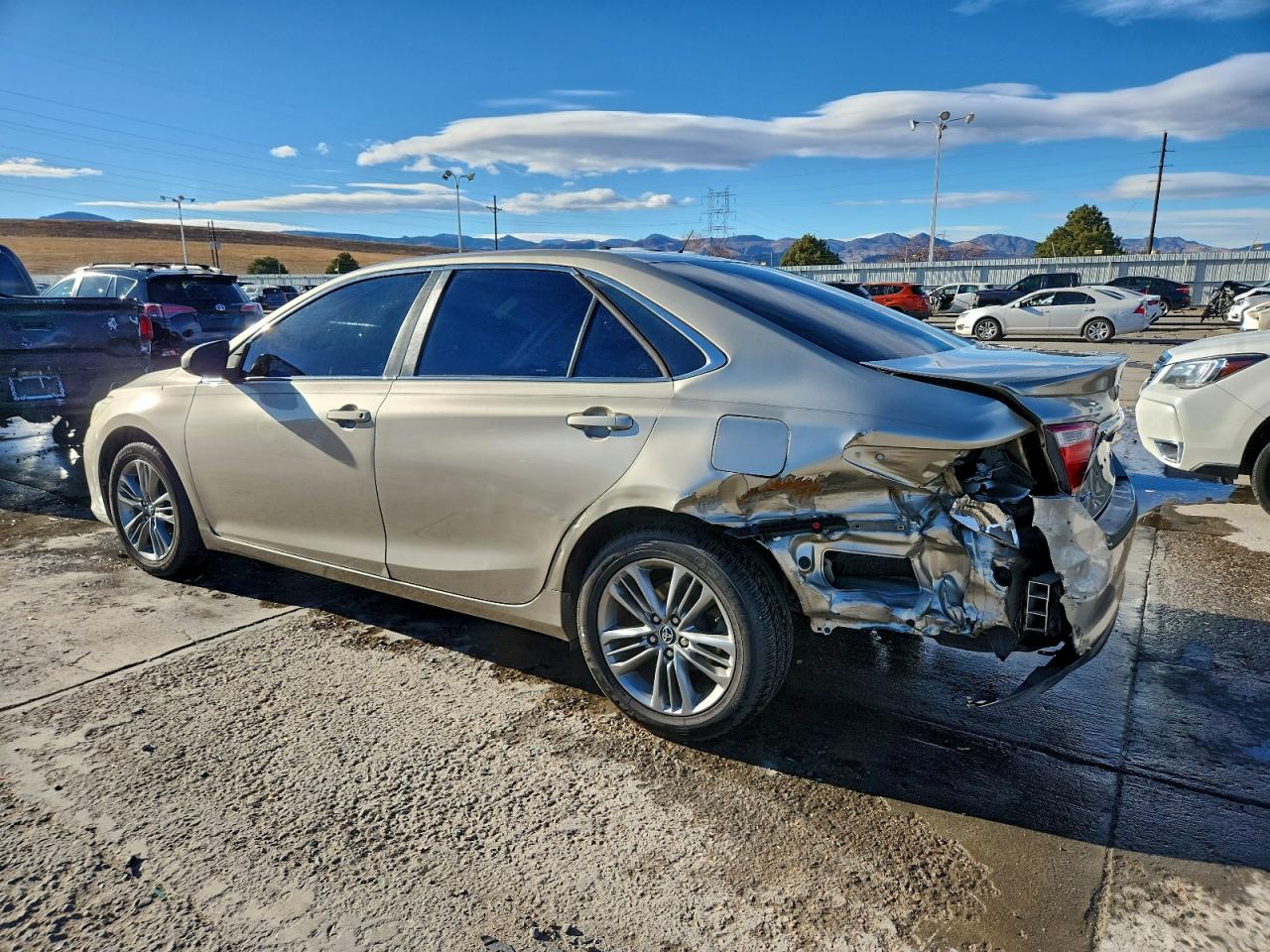 2016 TOYOTA CAMRY LE photo 2