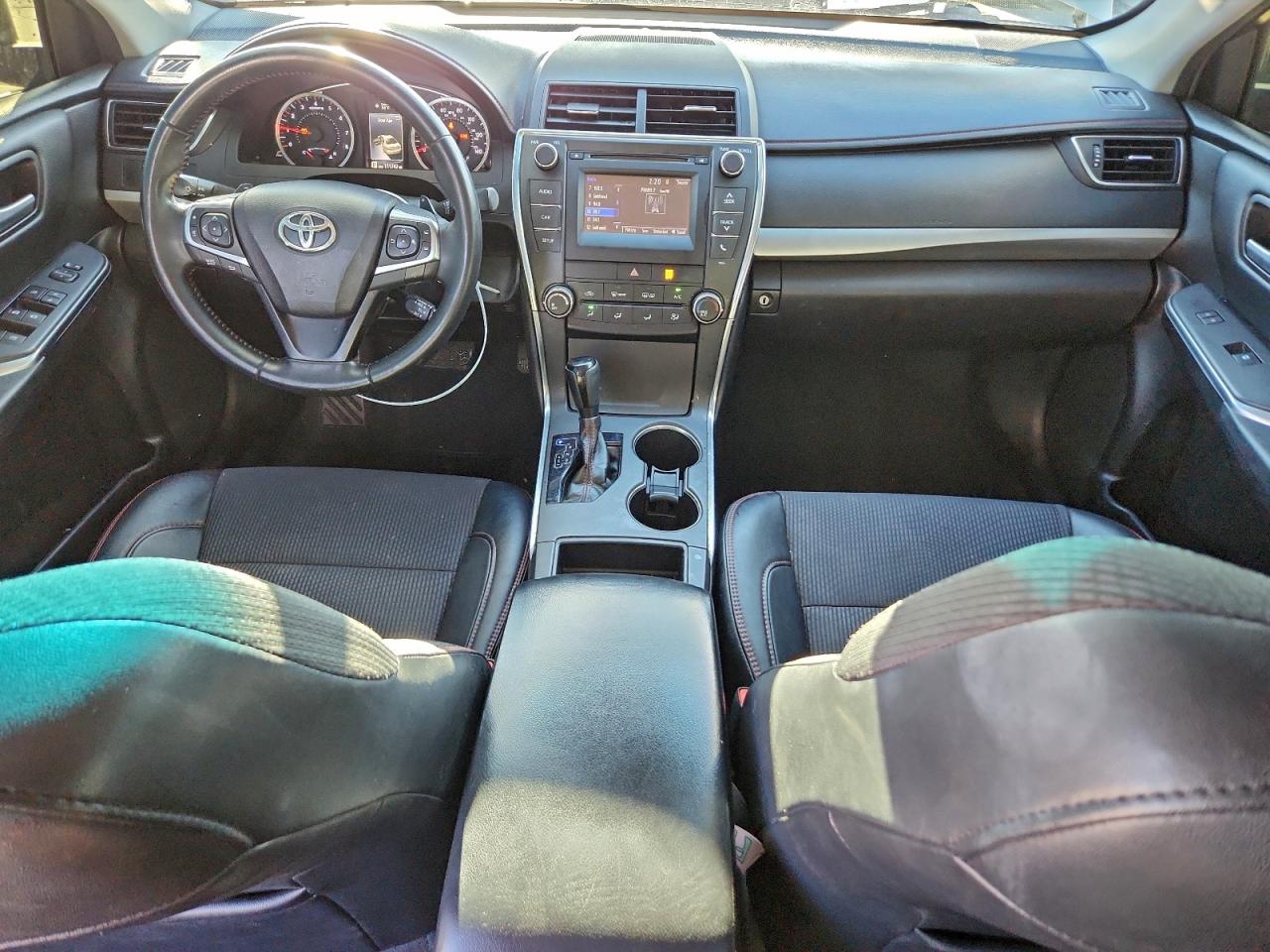 2016 TOYOTA CAMRY LE photo 8