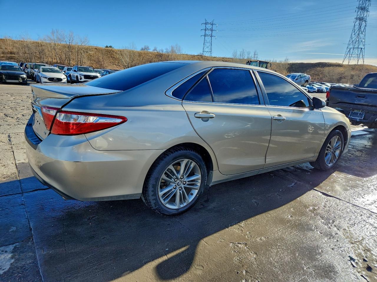 2016 TOYOTA CAMRY LE photo 3