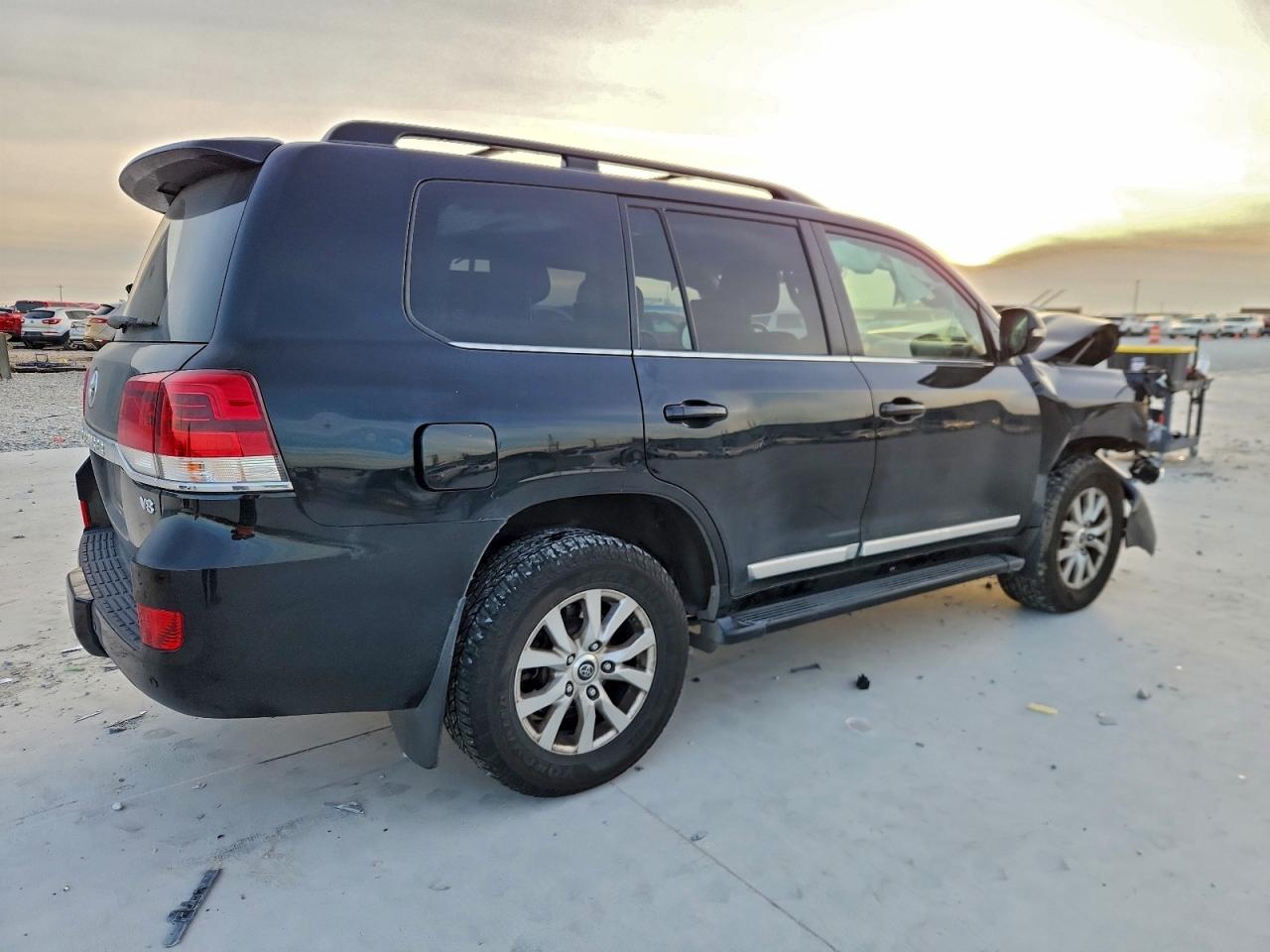 2017 TOYOTA LAND CRUISER photo 3