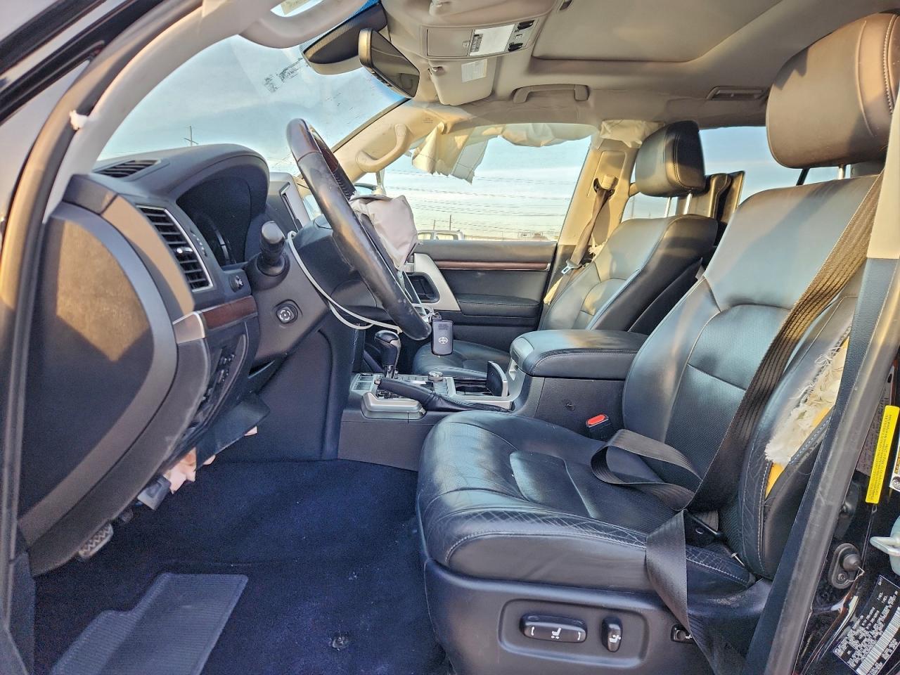 2017 TOYOTA LAND CRUISER photo 7