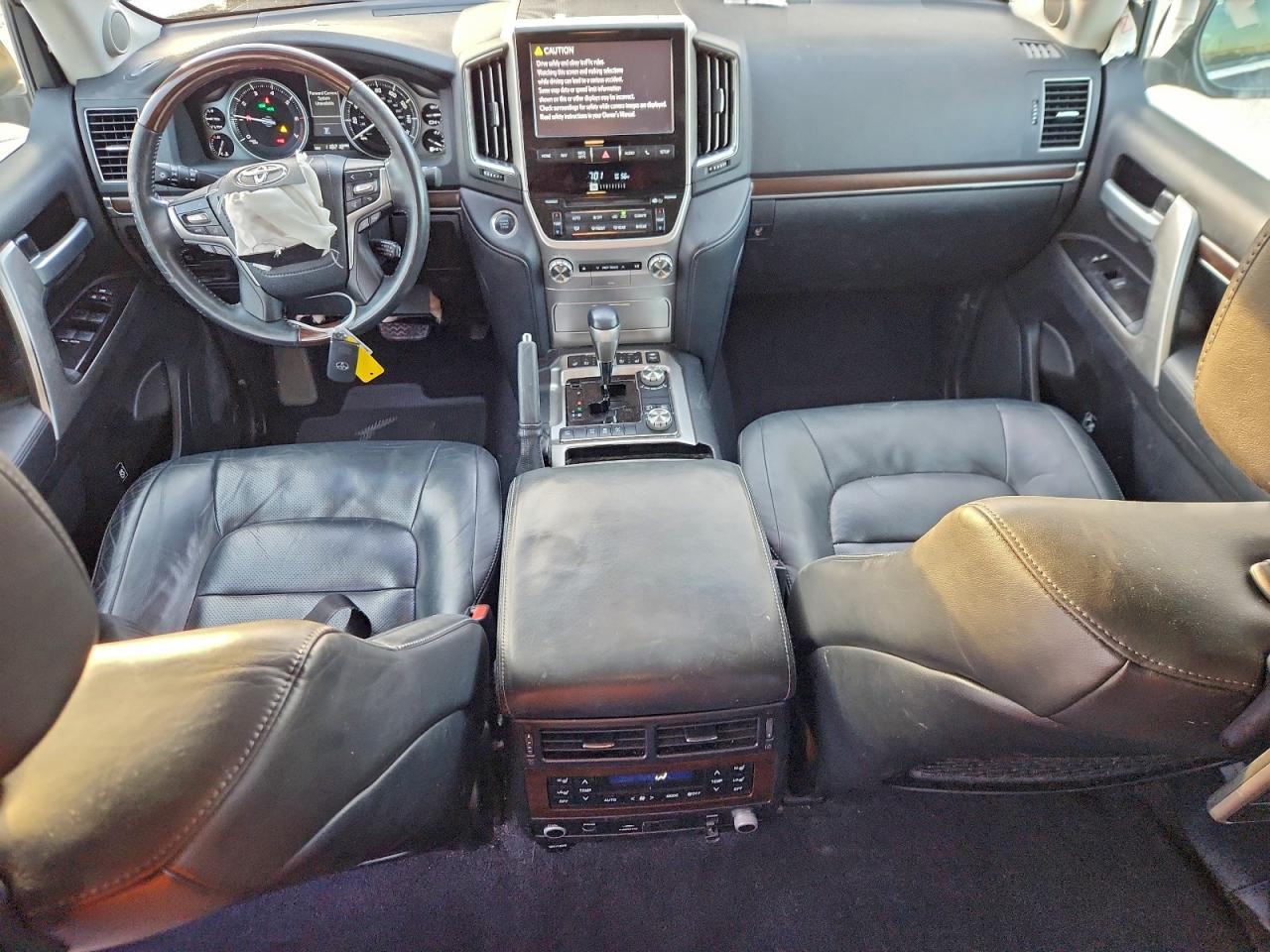 2017 TOYOTA LAND CRUISER photo 8