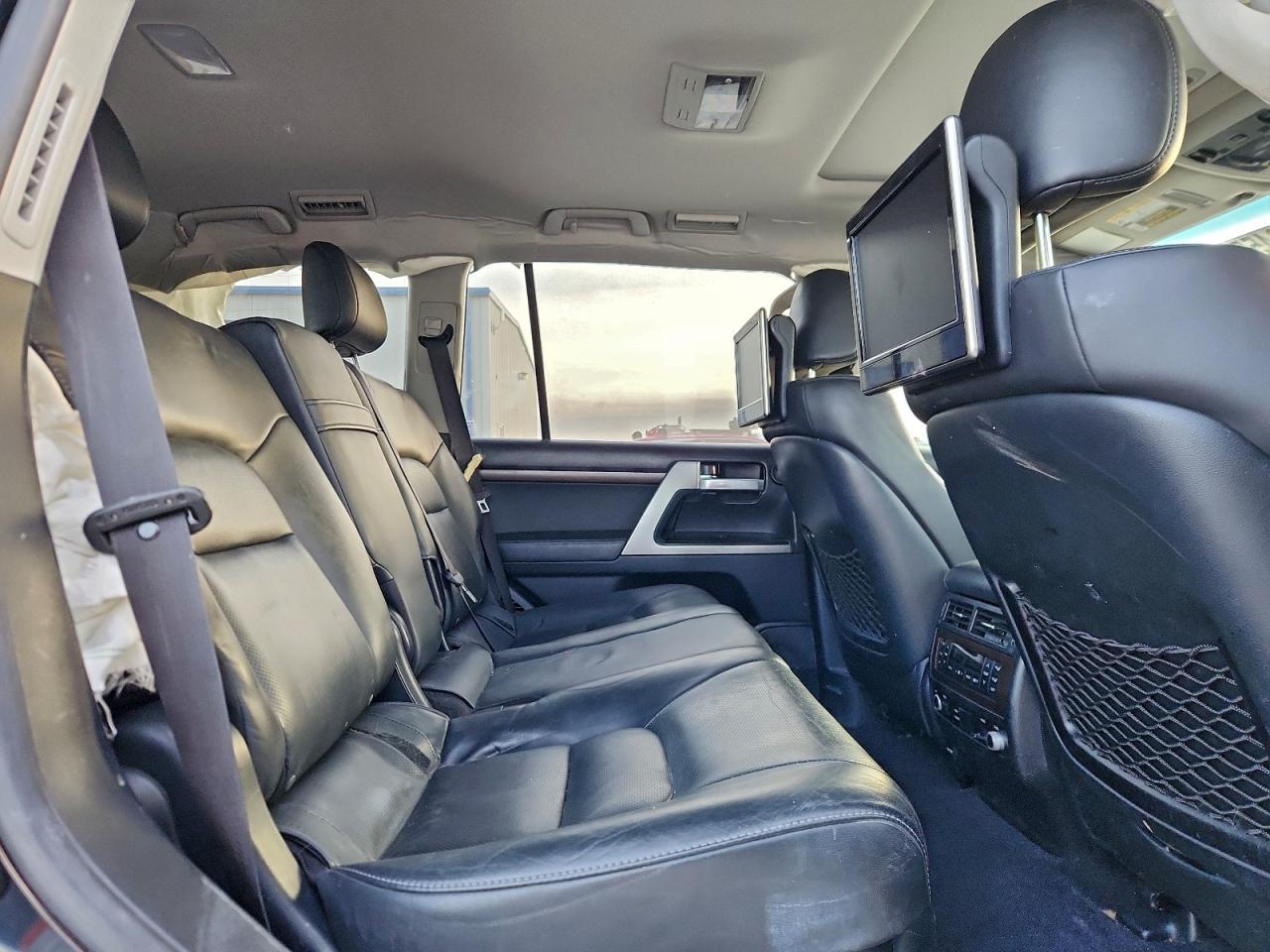 2017 TOYOTA LAND CRUISER photo 11
