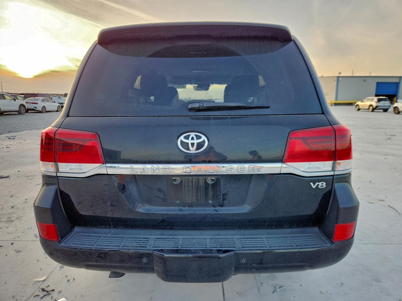 2017 TOYOTA LAND CRUISER photo 6