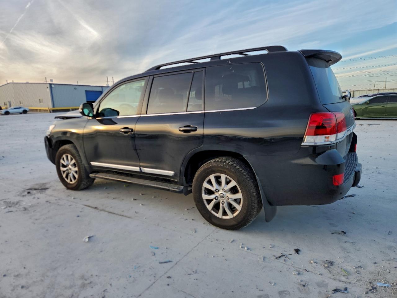 2017 TOYOTA LAND CRUISER photo 2