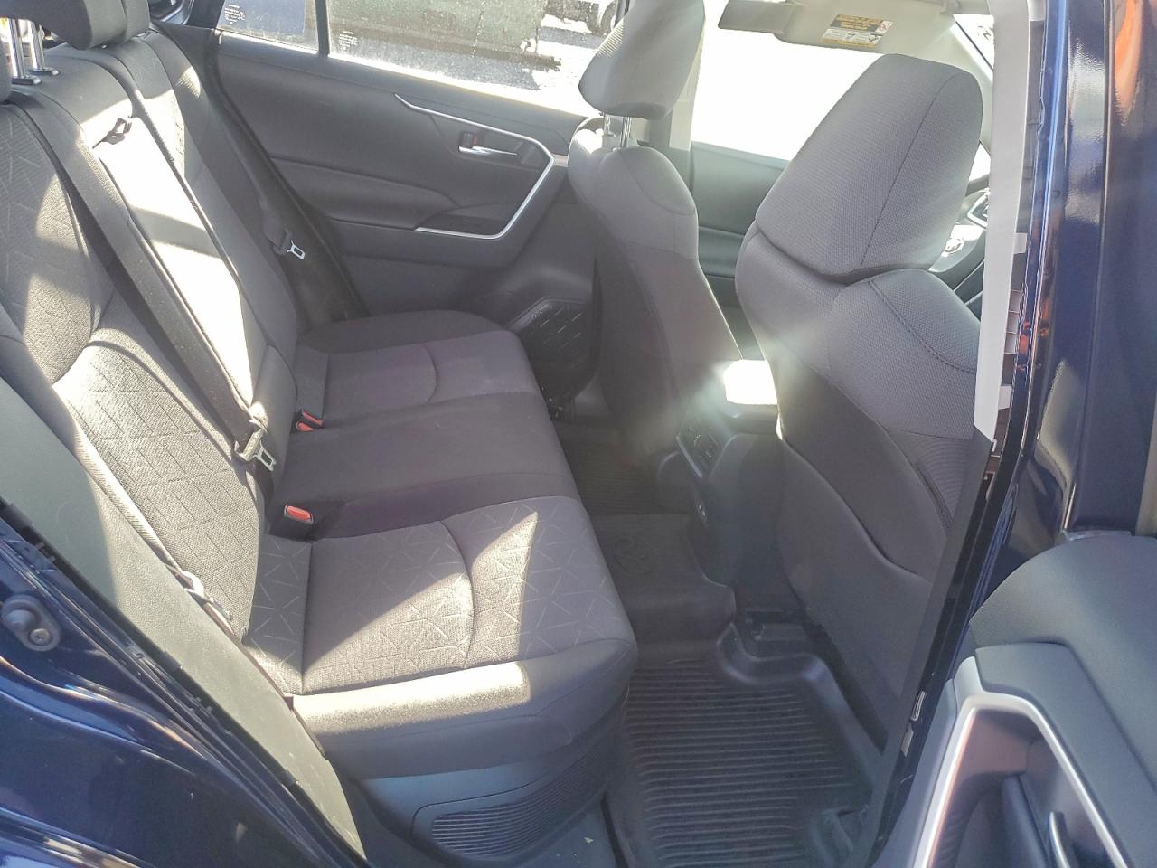 2025 TOYOTA RAV4 XLE photo 11