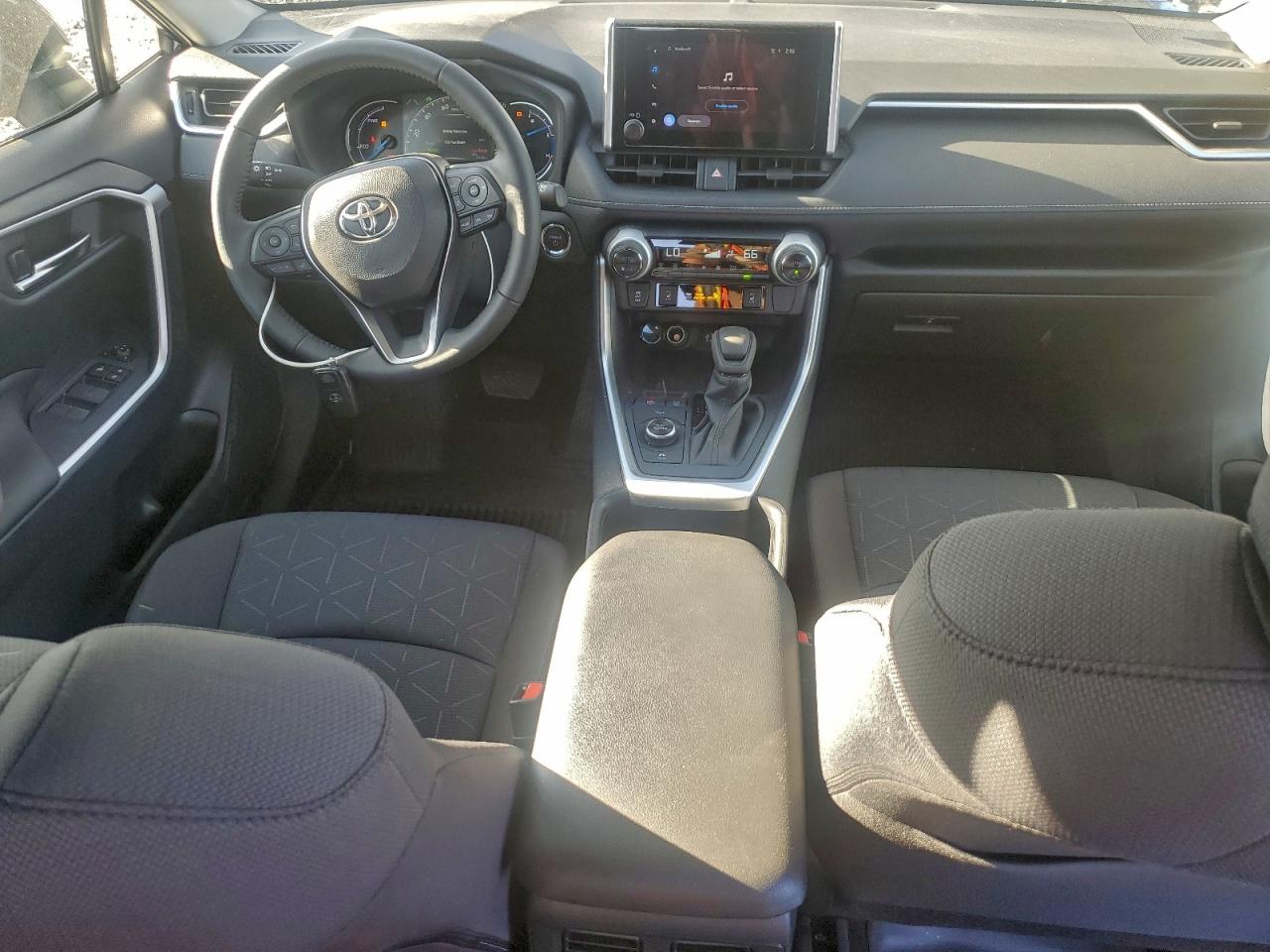 2025 TOYOTA RAV4 XLE photo 8