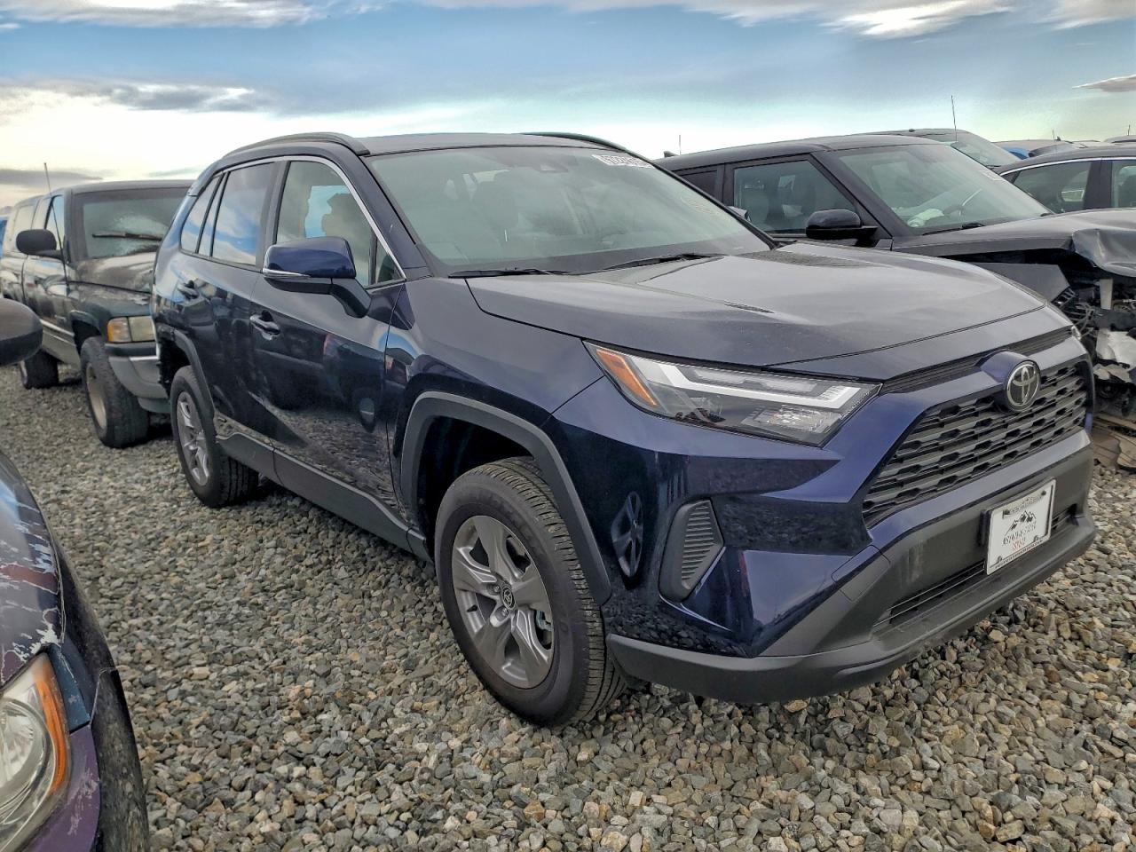 2025 TOYOTA RAV4 XLE photo 4