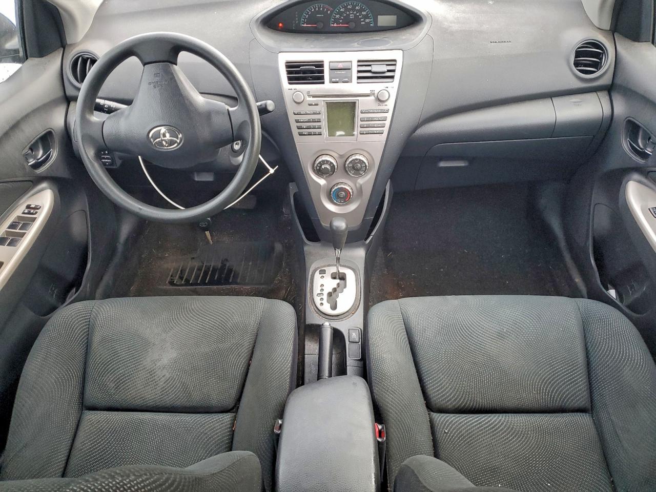 2010 TOYOTA YARIS photo 8