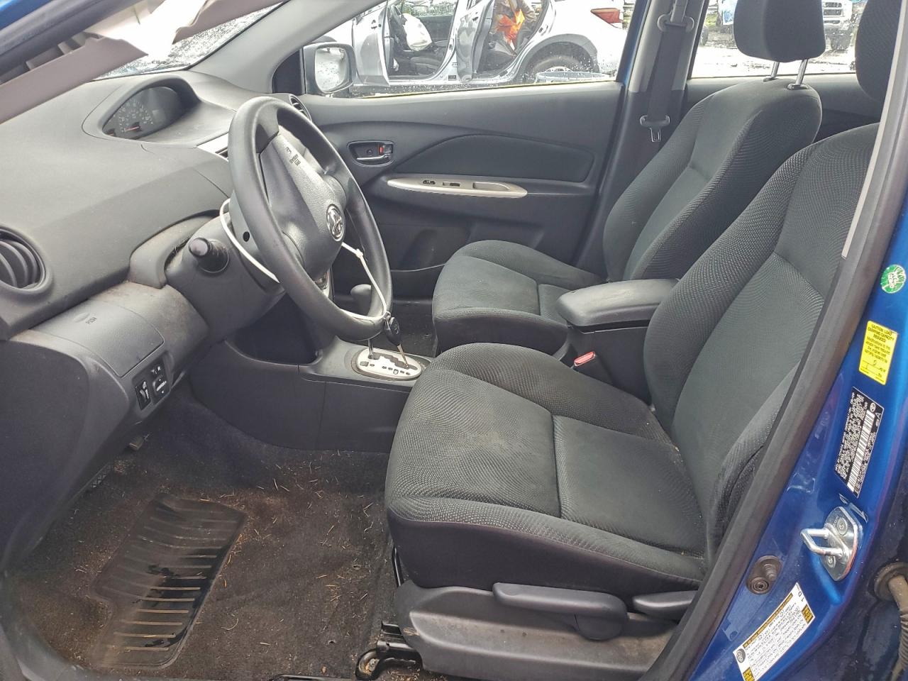 2010 TOYOTA YARIS photo 7