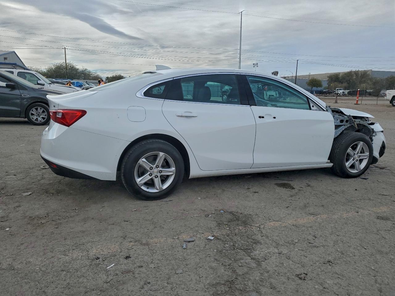 2023 CHEVROLET MALIBU LT photo 3