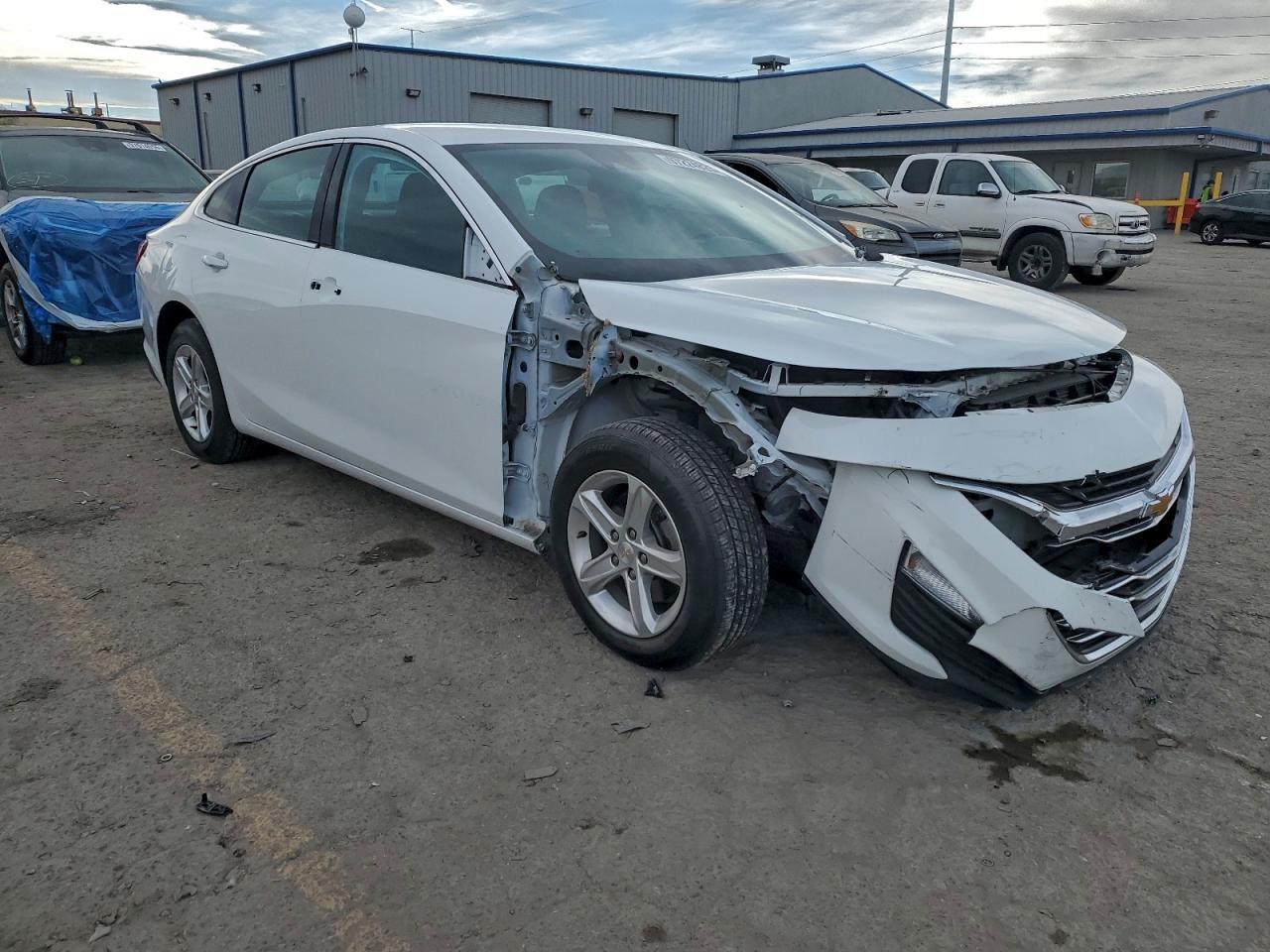 2023 CHEVROLET MALIBU LT photo 4