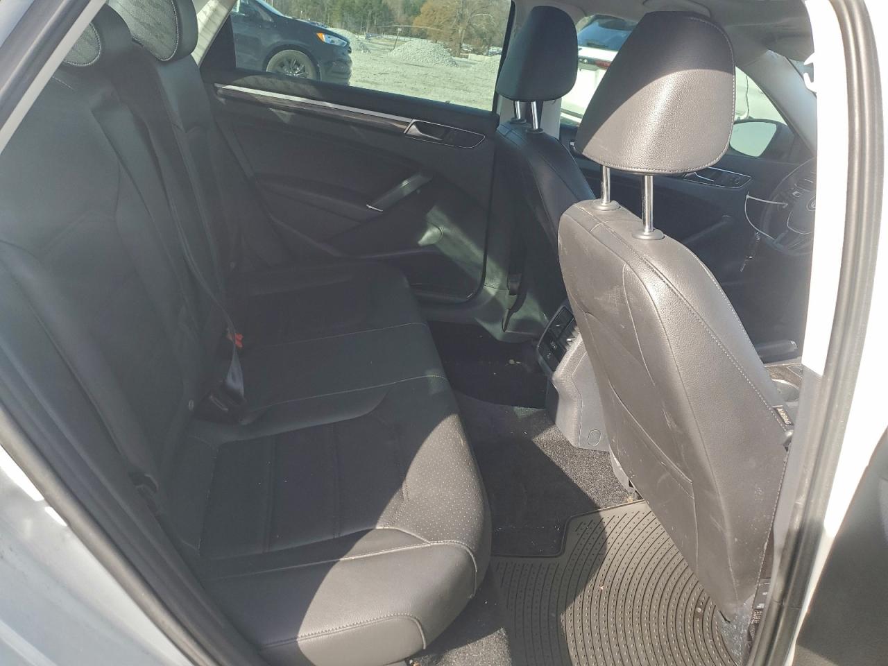 2017 VOLKSWAGEN PASSAT SE photo 28
