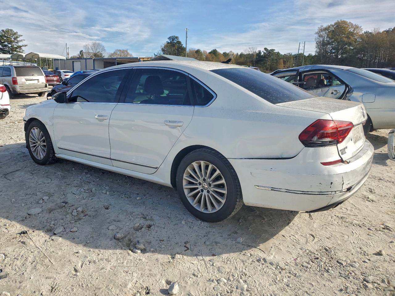 2017 VOLKSWAGEN PASSAT SE photo 4