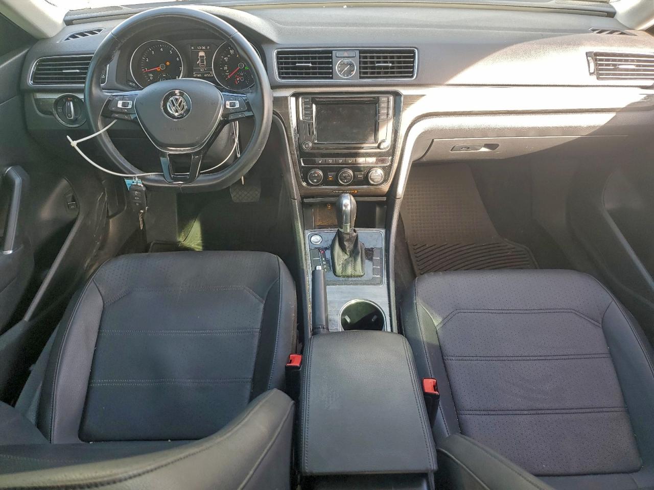 2017 VOLKSWAGEN PASSAT SE photo 22