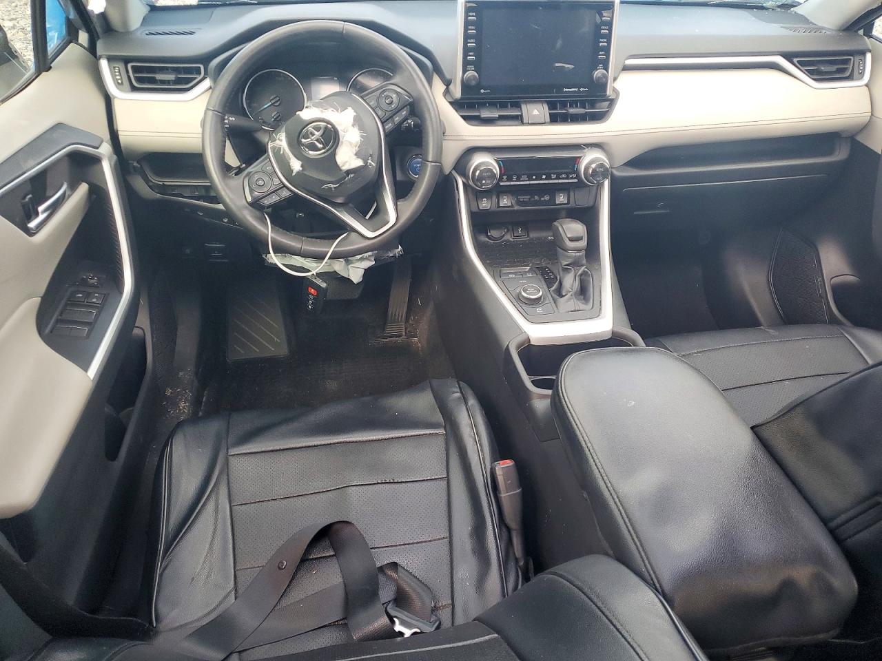 2022 TOYOTA RAV4 XLE photo 8