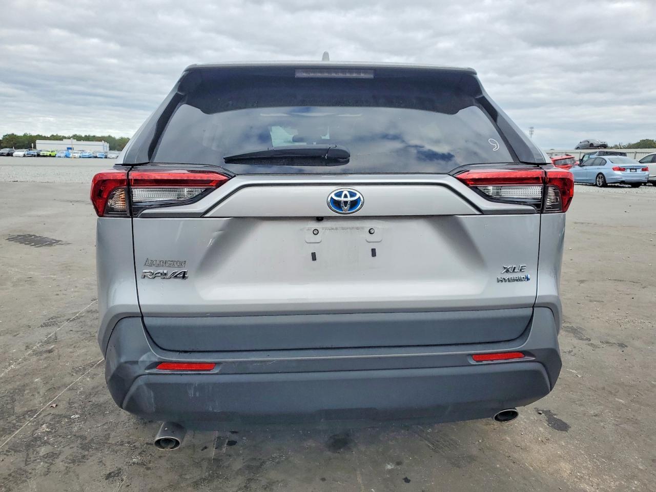 2022 TOYOTA RAV4 XLE photo 6
