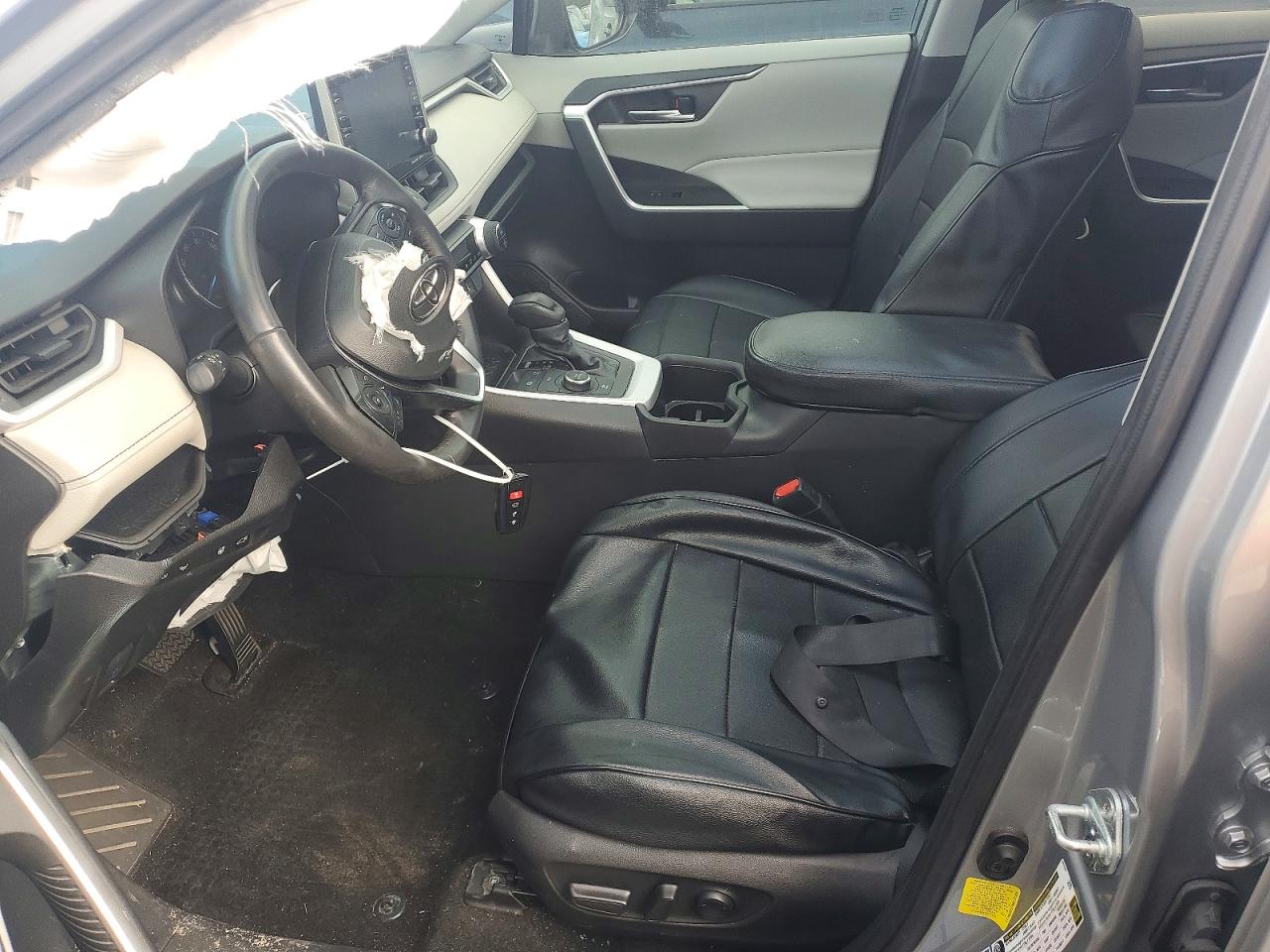 2022 TOYOTA RAV4 XLE photo 7