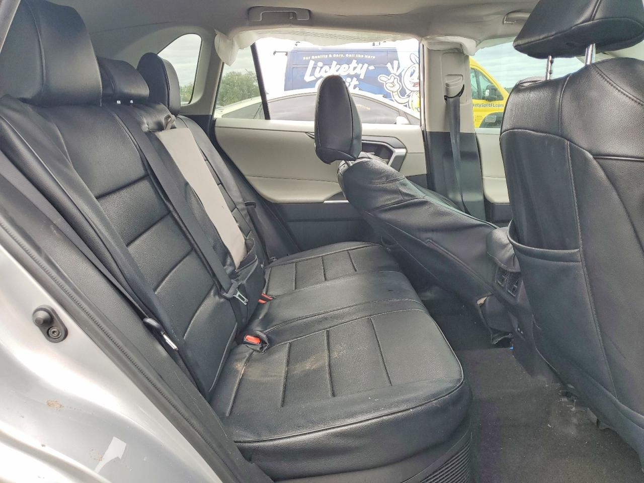 2022 TOYOTA RAV4 XLE photo 11