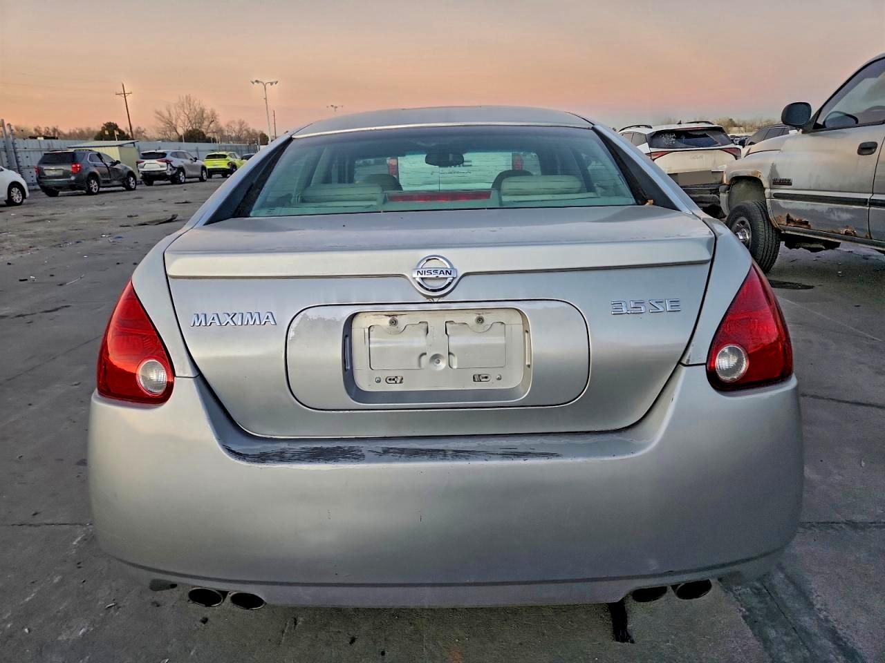 2004 NISSAN MAXIMA SE photo 11