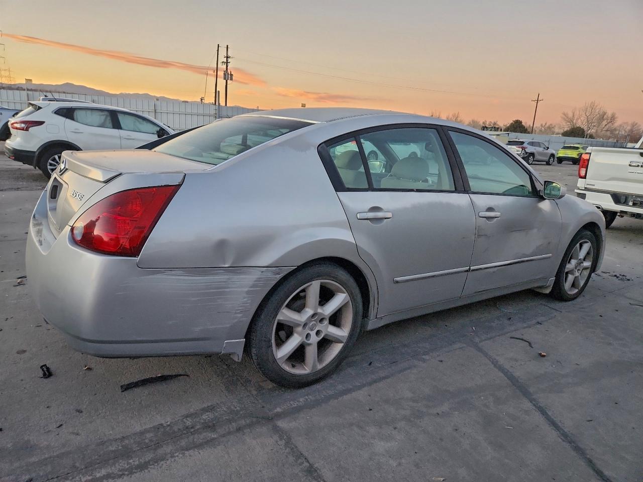 2004 NISSAN MAXIMA SE photo 5