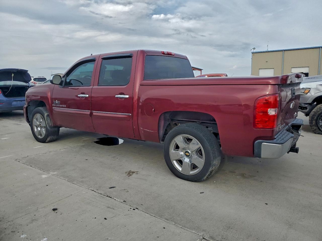 2009 CHEVROLET SILVERADO C1500 LT photo 2