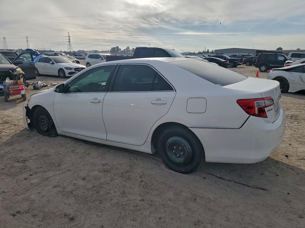 2014 TOYOTA CAMRY L photo 3