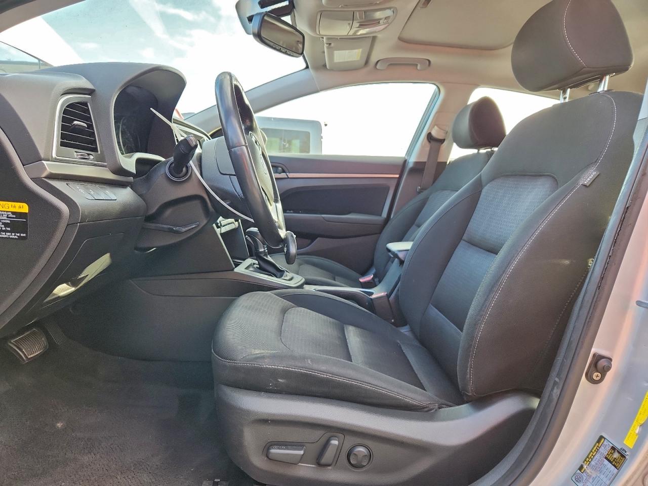 2017 HYUNDAI ELANTRA SE photo 13