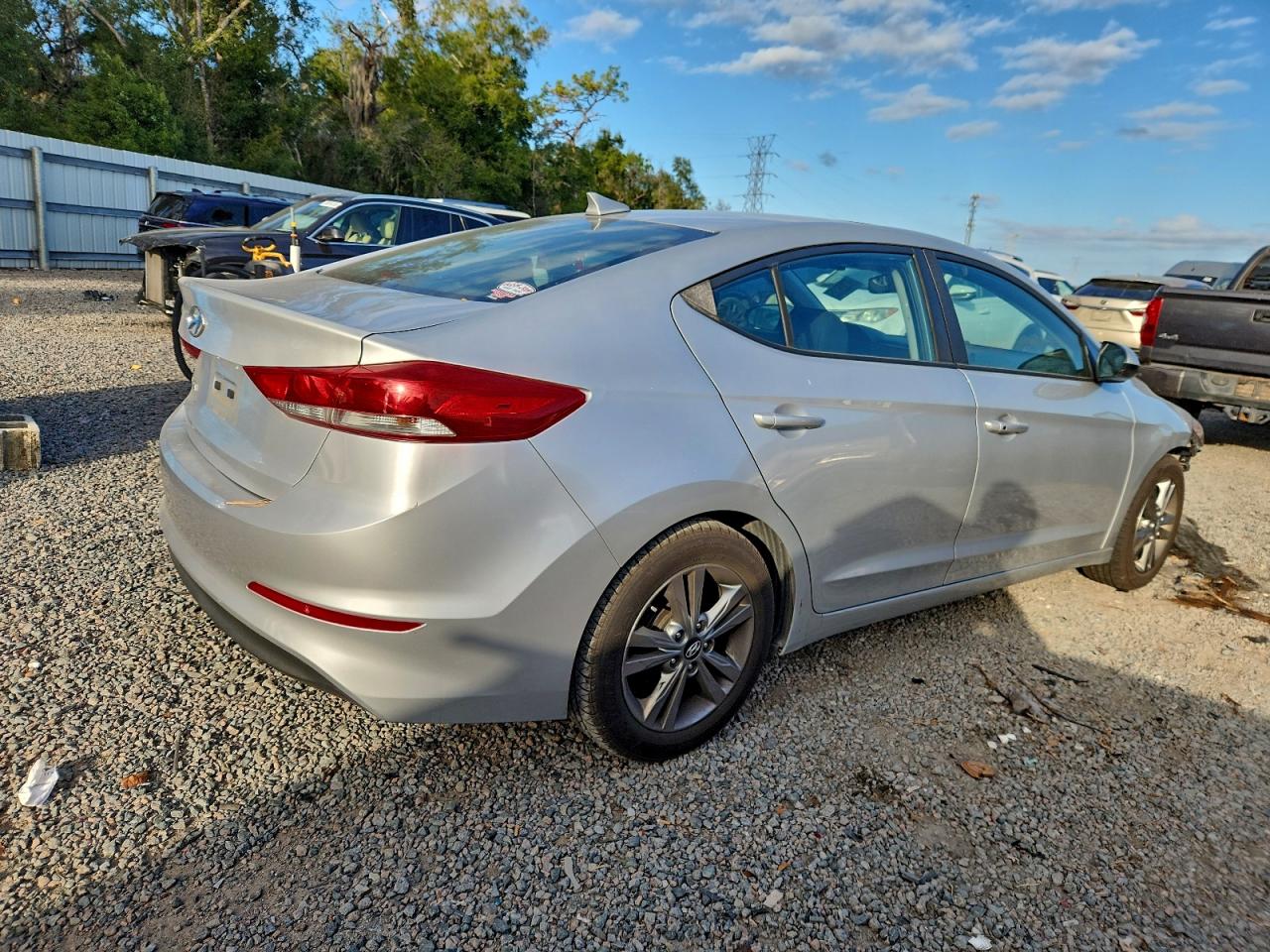 2017 HYUNDAI ELANTRA SE photo 5